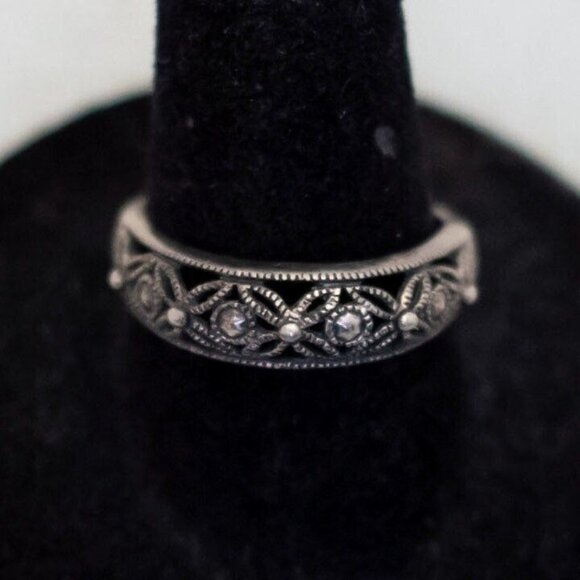Size 7, Vintage Sterling Silver Abstract Pattern Rhinestones Ring - T22 - Picture 1 of 4